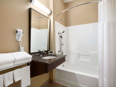 里贾纳温德姆速8酒店主图