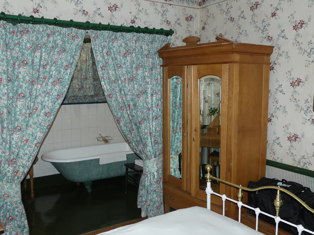 The Royal Hotel主图