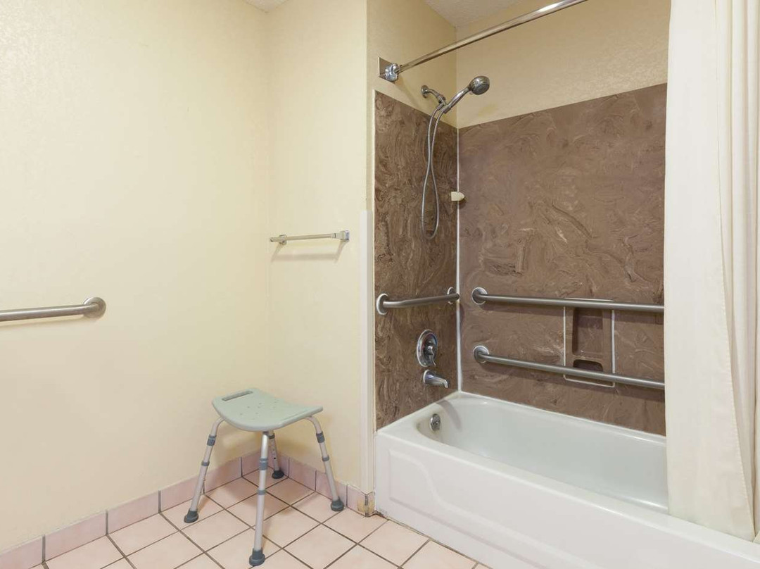 Super 8 by Wyndham Hammond主图