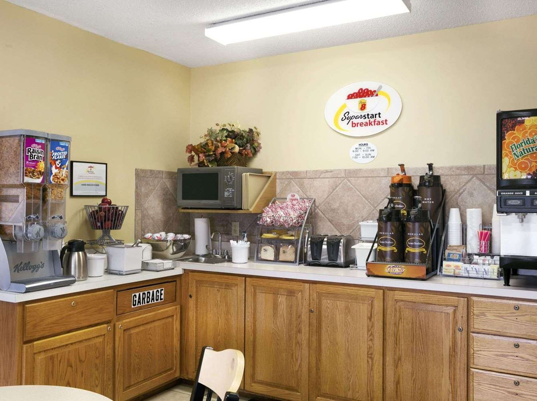 Super 8 by Wyndham Alexandria MN主图