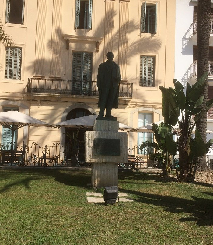 Monumento a Santiago Rusinol-锡切斯必去景点