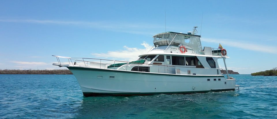 Yacht Sea Finch-阿约拉港必去景点