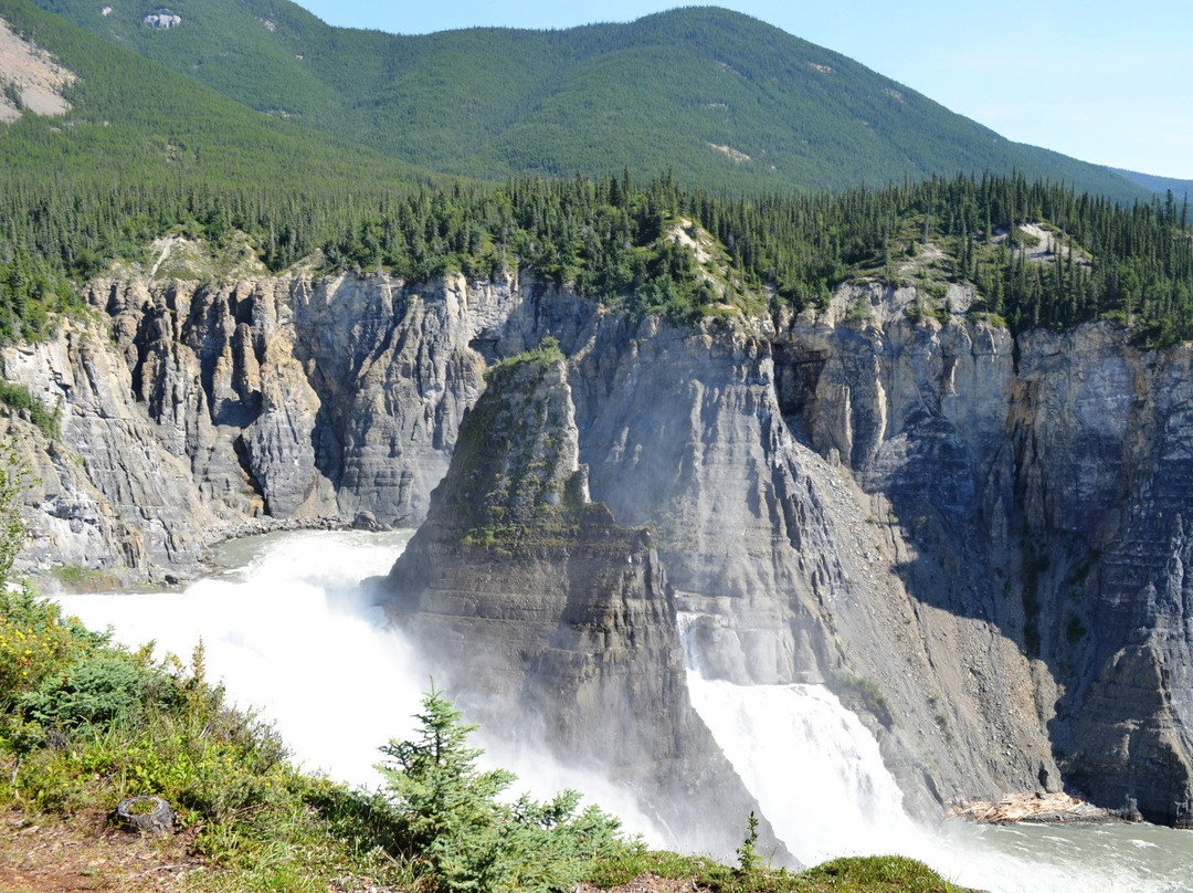 Simpson Air & Nahanni Mountain Lodge景点图片