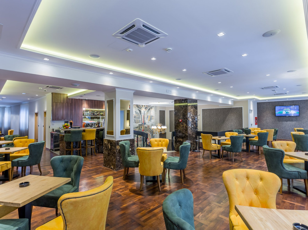 Royal Inn Hotel主图