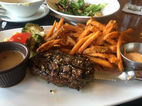 Bâton Rouge Grillhouse & Bar主图