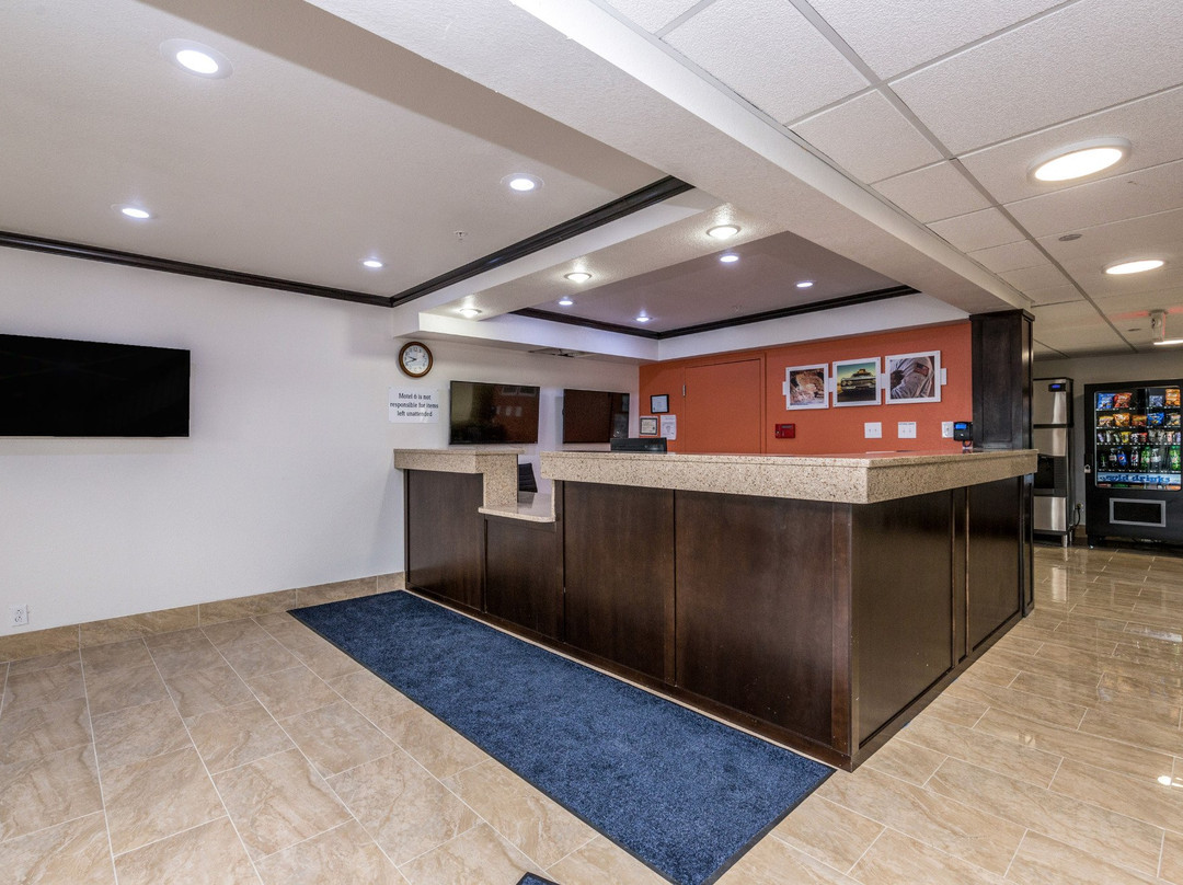 伊利诺伊伊皮奥里亚 6 号汽车旅馆