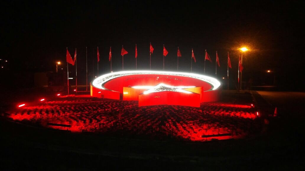 15 Temmuz Sehitler ve Omer Halisdemir Aniti景点图片