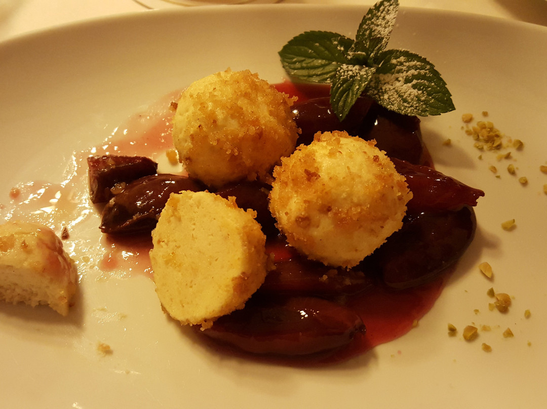 阿德尔酒店主图