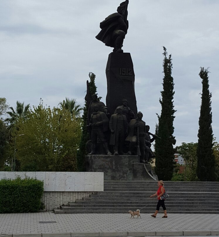 Independence Monument-夫罗勒必去景点