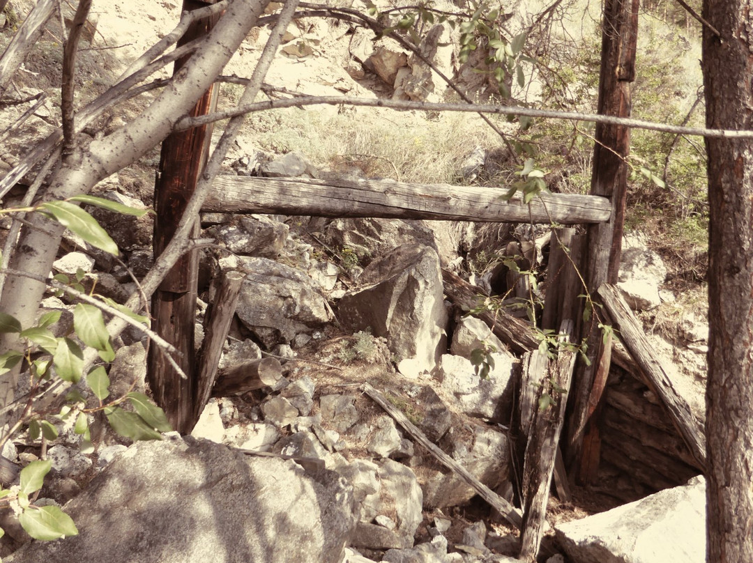 Slyudyanskiye Lakes-Severobaykalsk必去景点