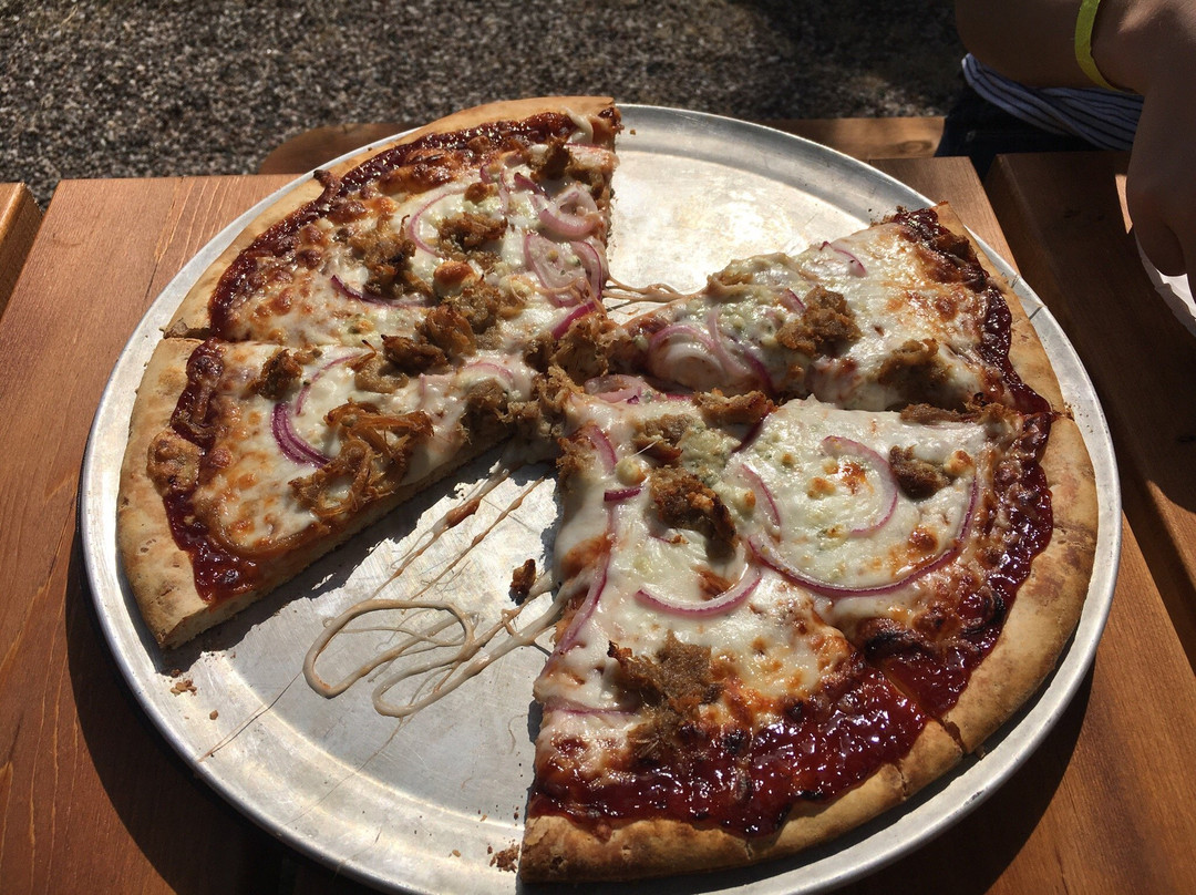 Au Train餐馆和美食-The Duck Pond Eatery & Beer Garden