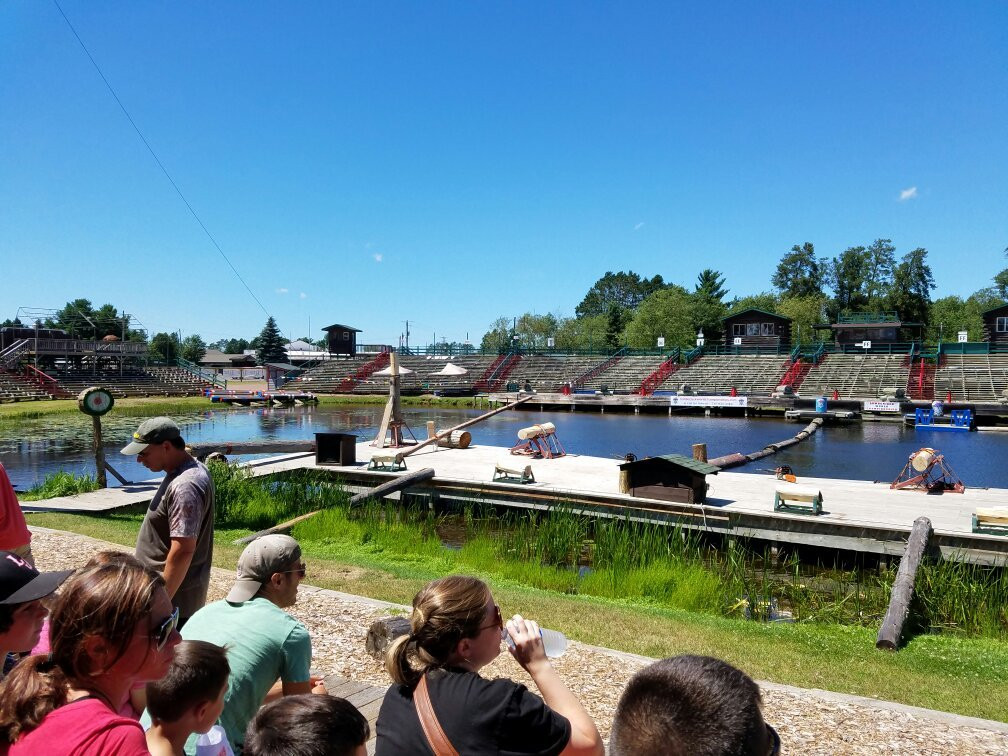 Scheer's Lumberjack Show-海沃德必去景点