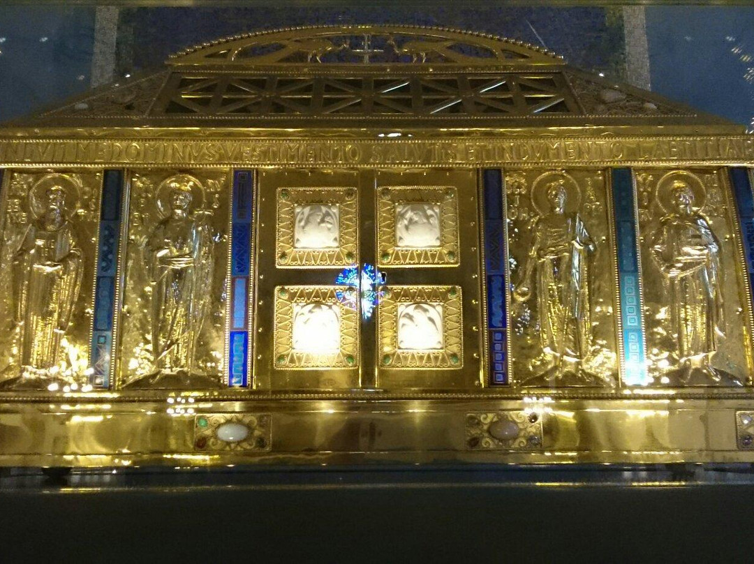 Katholische Kirche St. Hildegard und St. Johannes der Täufer-吕德斯海姆必去景点