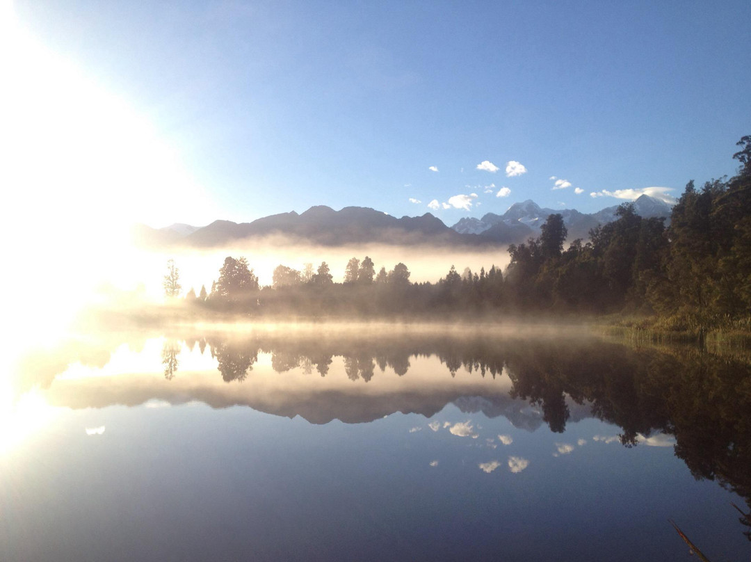 Mirror Lakes Walk景点图片