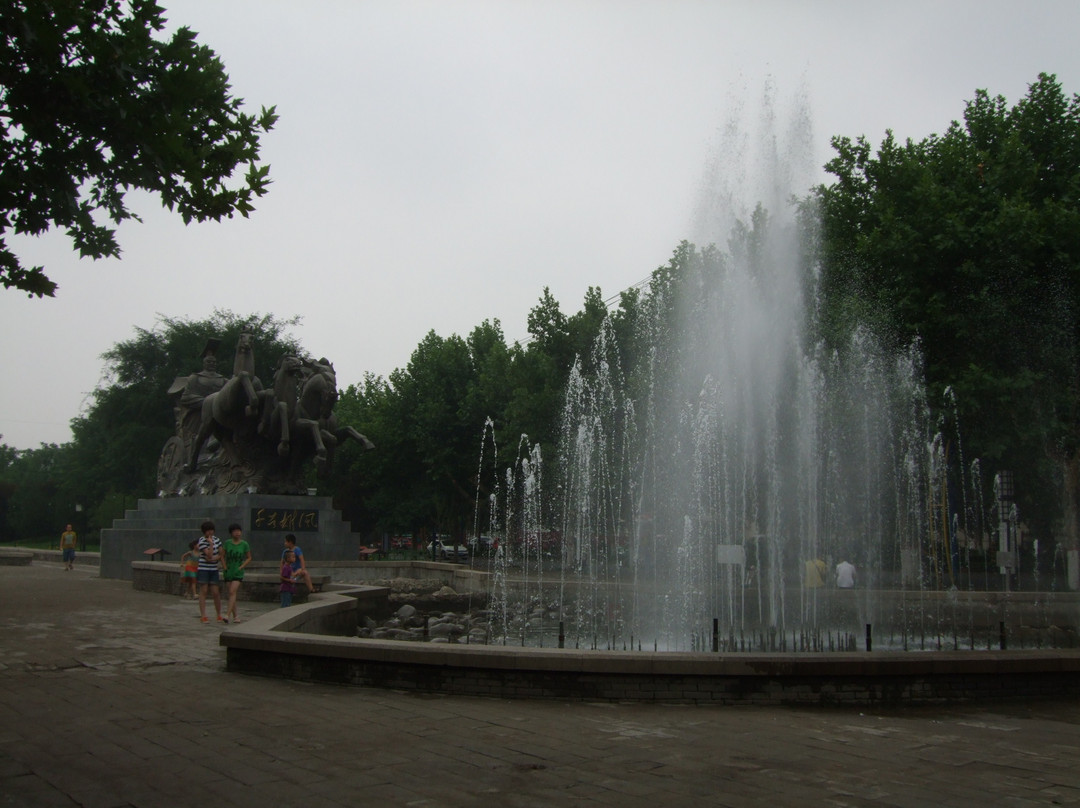 中华广场-咸阳市必去景点