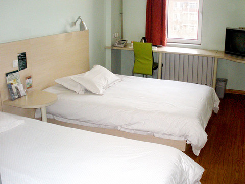 香槟小镇酒店主图