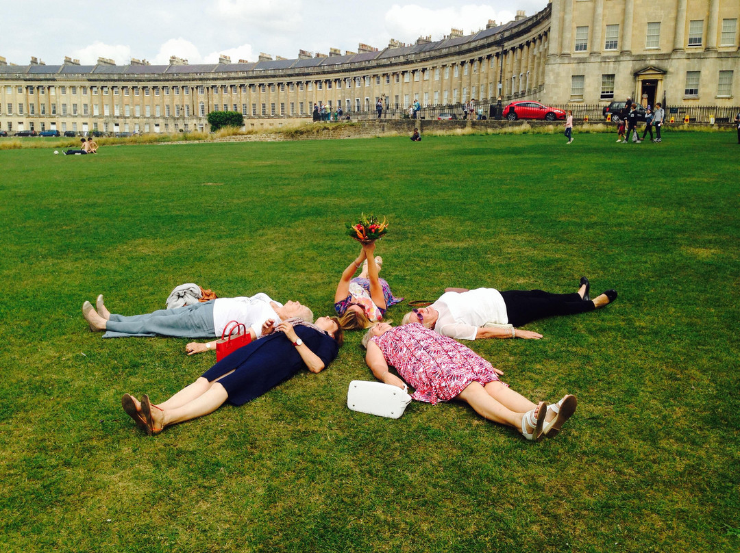 Treasures of Bath Fun Walking Tour-巴斯必去景点