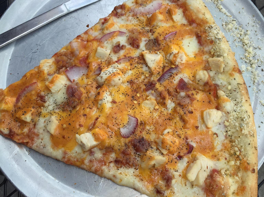 Howard餐馆和美食-Slices Pizzeria