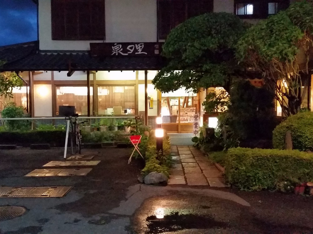 へそまがり手打ちそば屋 泉の里