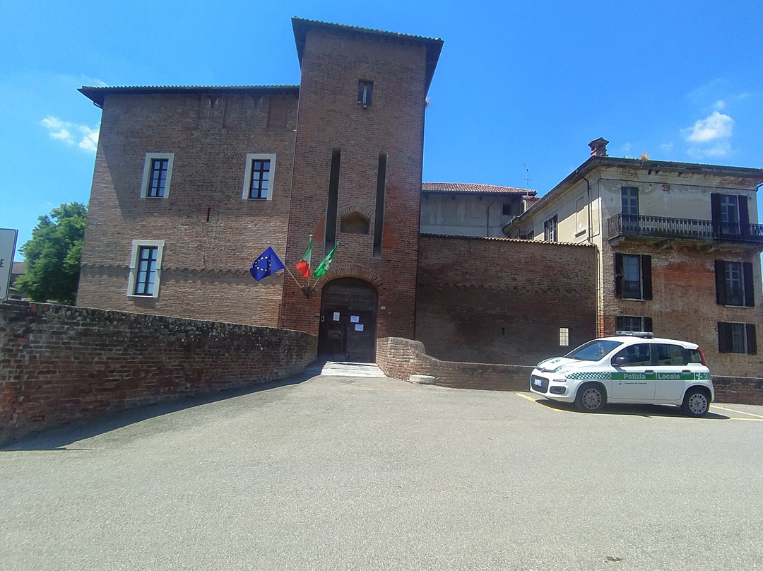 Castello Crivelli-Lomello必去景点