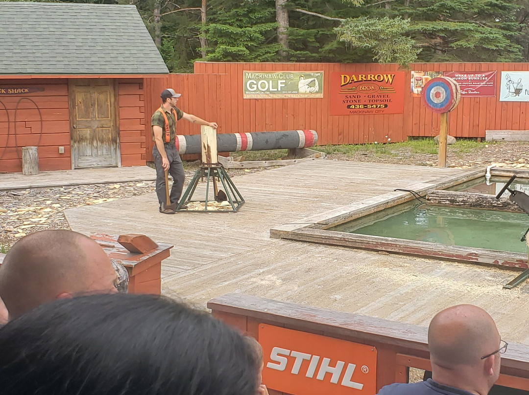Jack Pine Lumberjack Show景点图片