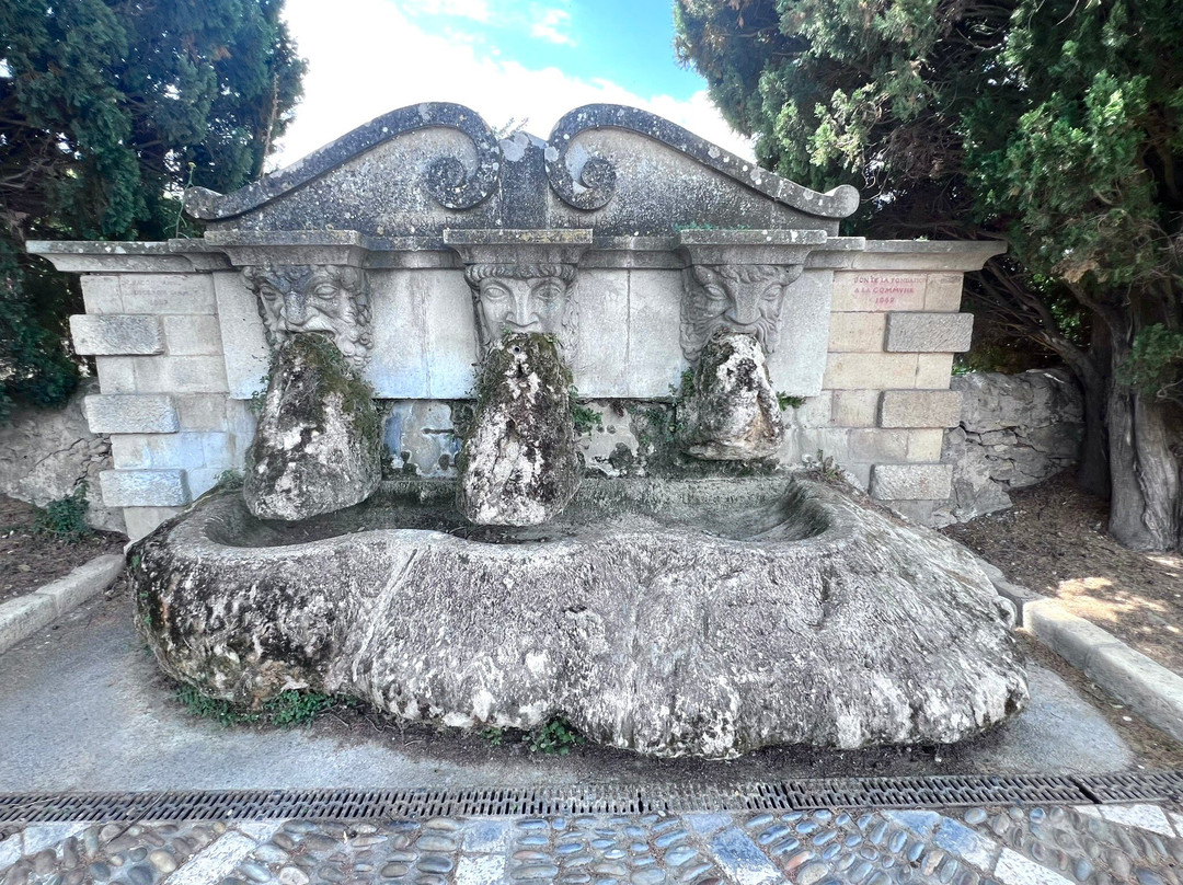Fontaine aux Trois Masques景点图片