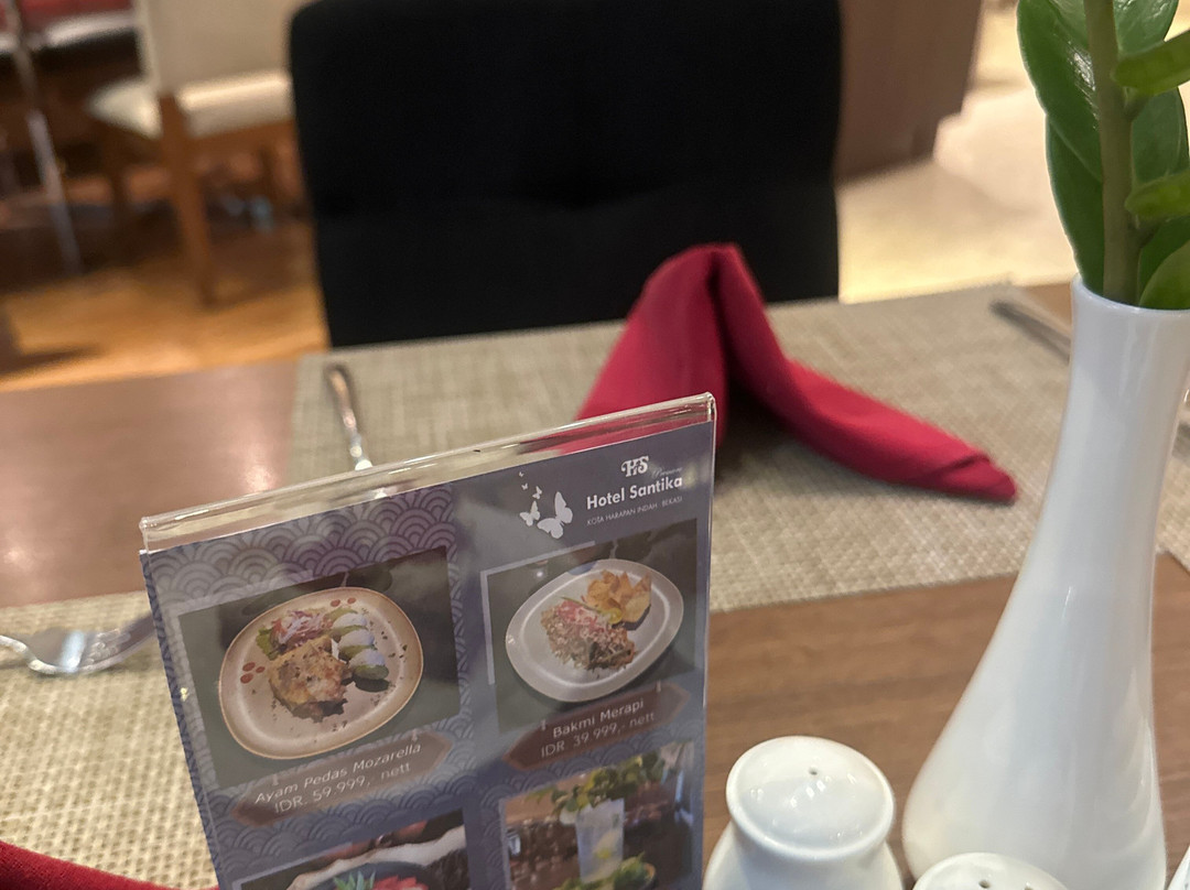 Hotel Santika Premiere Kota Harapan Indah主图