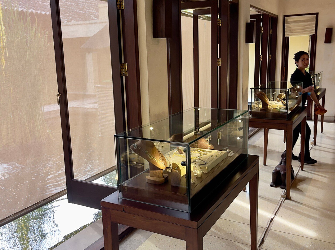 Prapen Jewelry & Artifacts景点图片