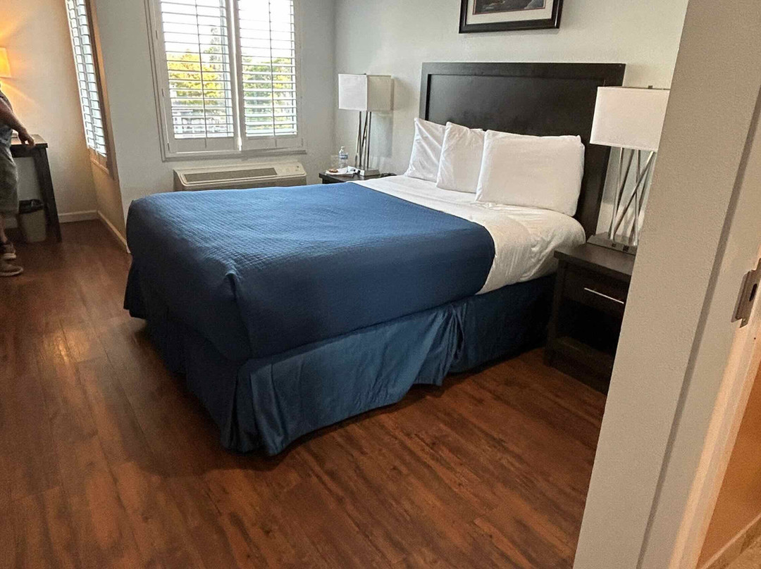 Continental Inn主图