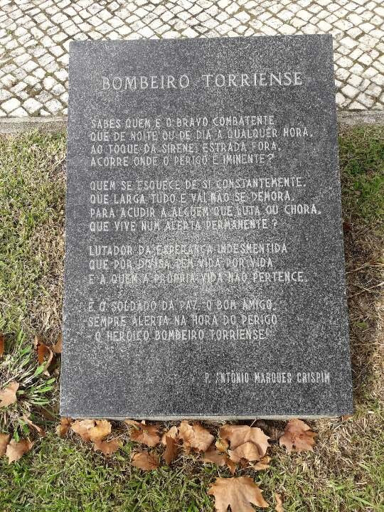 Monumento ao Bombeiro Torreense景点图片