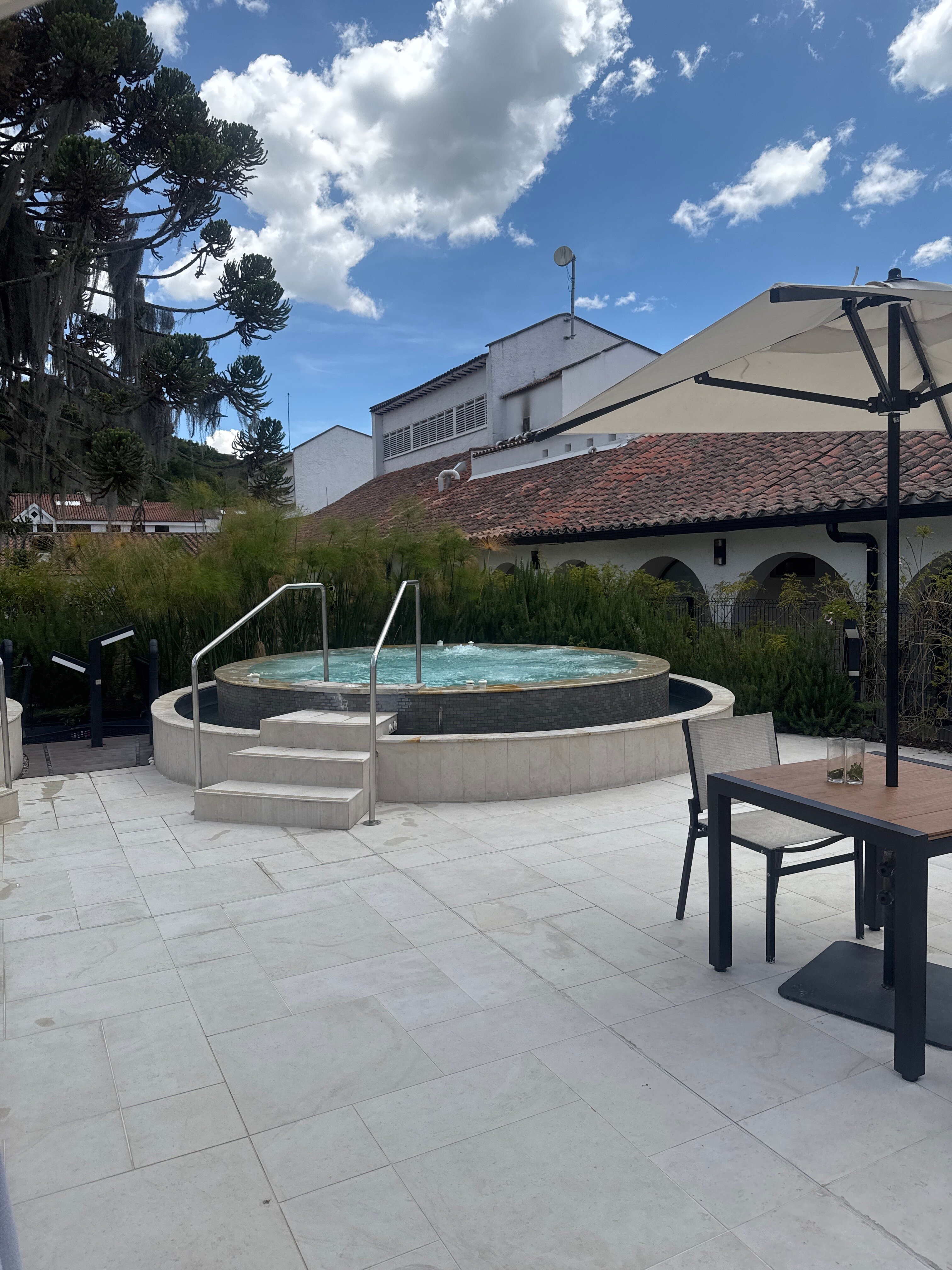 Hotel Lanceros Colsubsidio-泳池