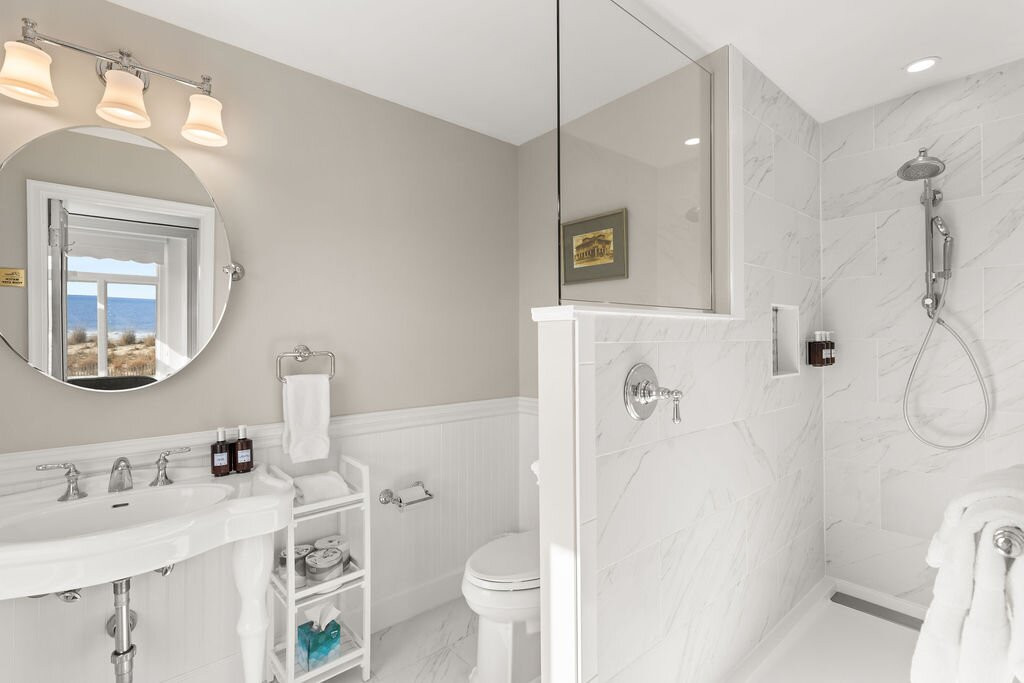 Addy Sea Historic Oceanfront Inn主图