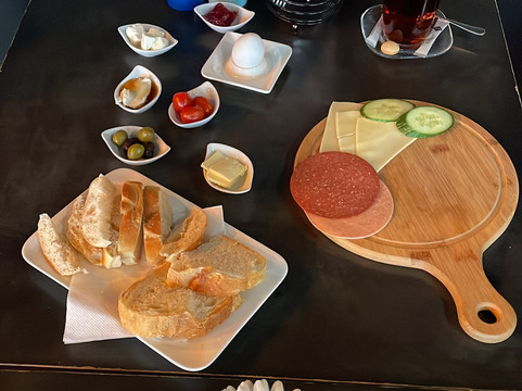 Lio's Coffee And More