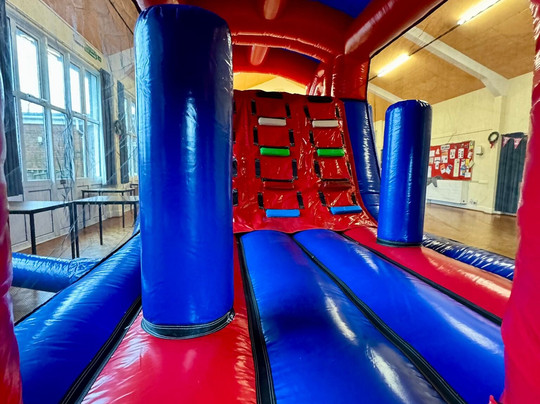 Supreme Bouncy Castles-普尔必去景点