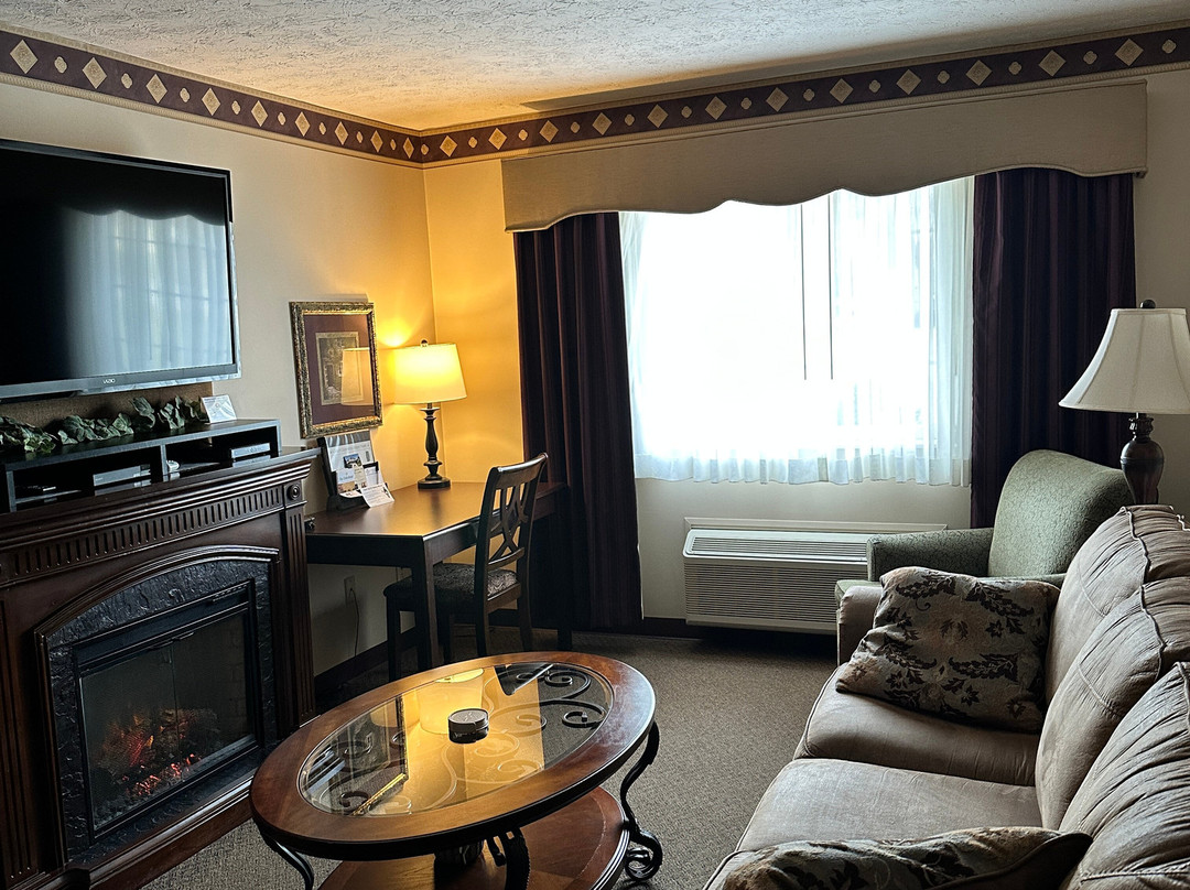 Hearthstone Inn & Suites主图