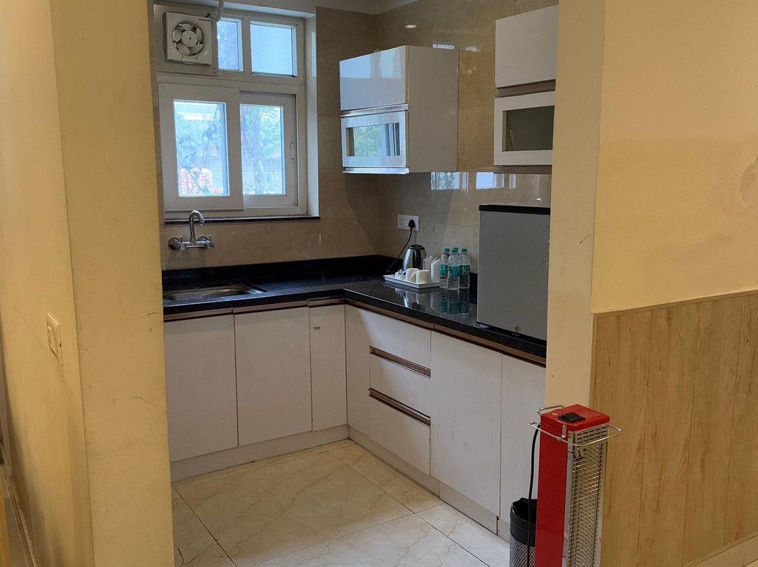 Hotel White Rock By The Solitaire Hospitality主图