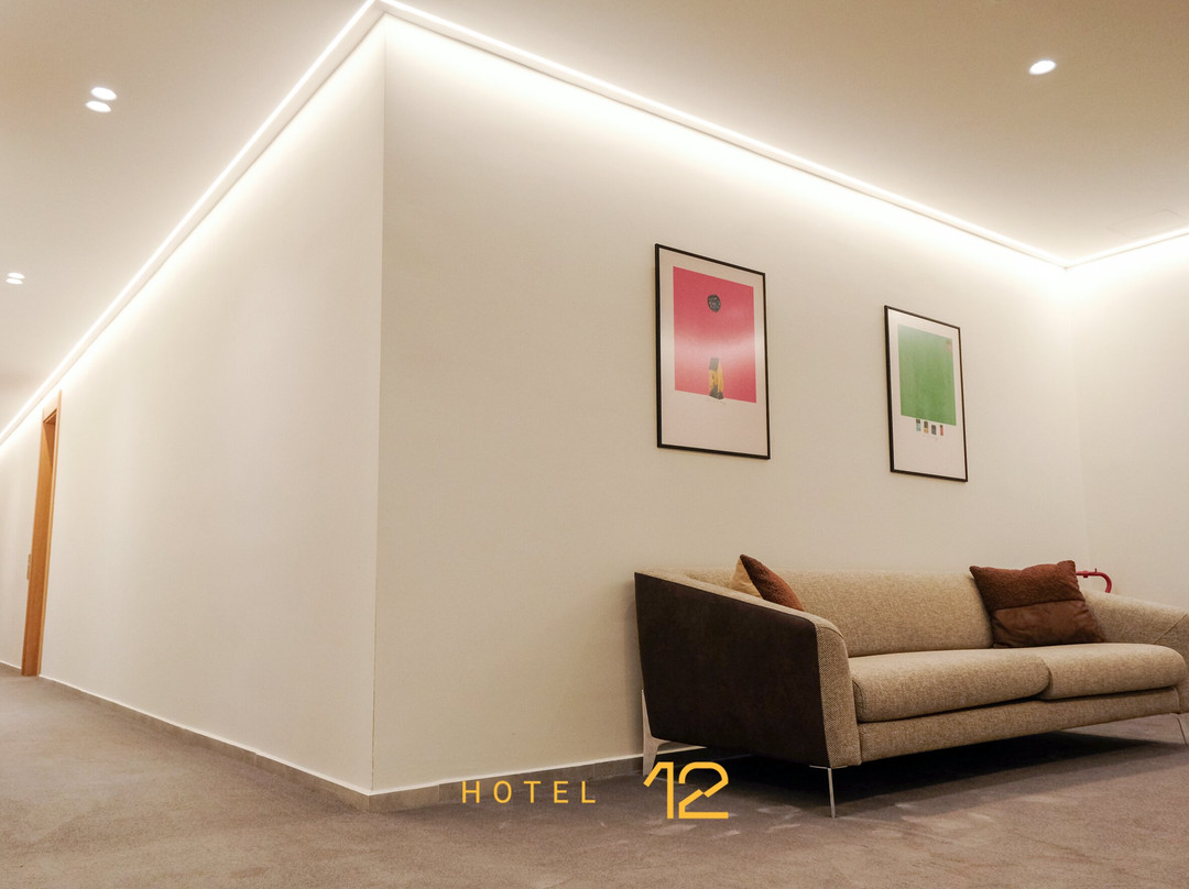 Hotel 12