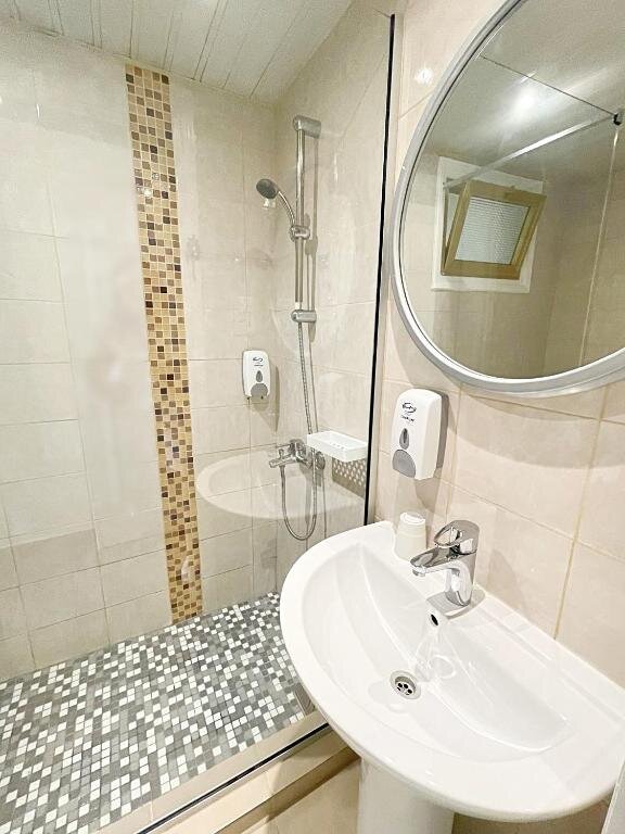 Antonis G Apartment Hotel-浴室