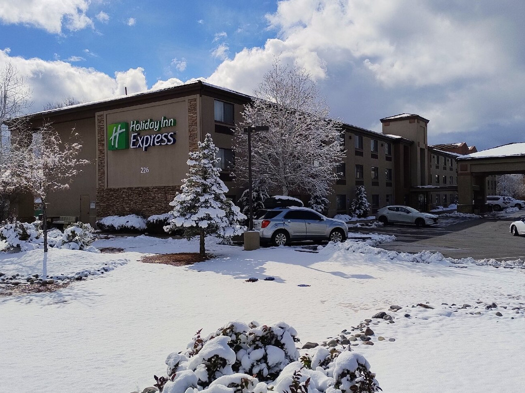 大峡谷智选假日套房酒店主图