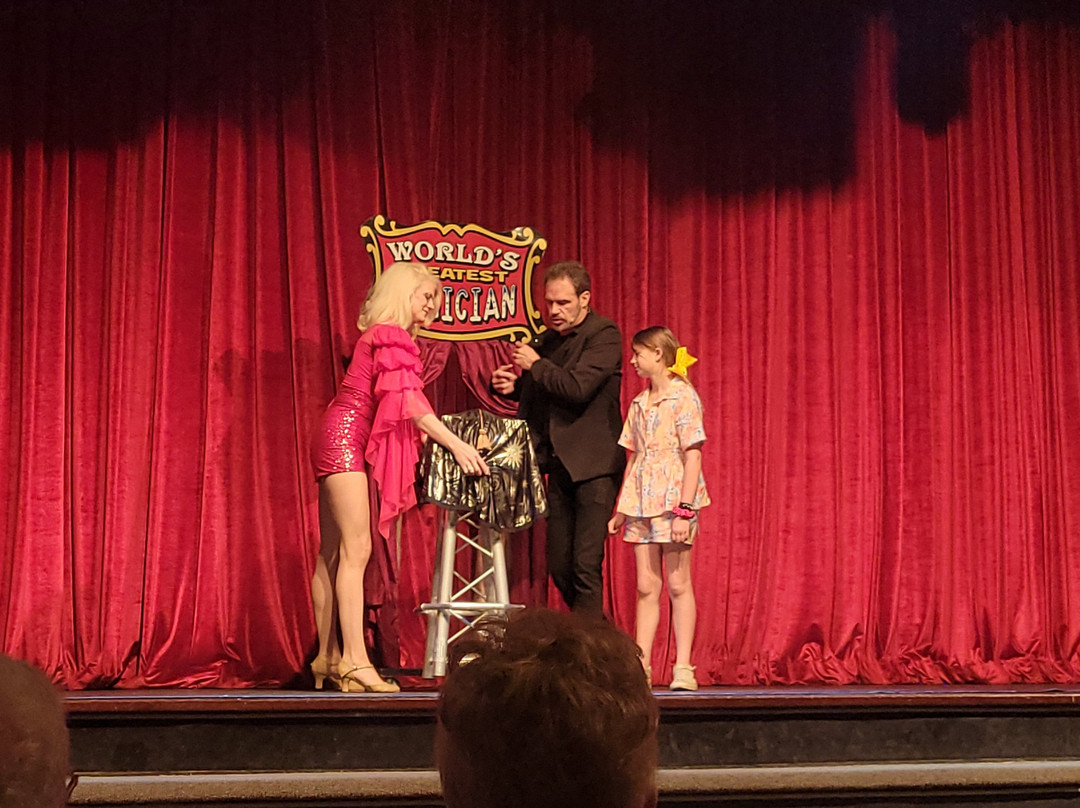 Hughes Brothers Theatre-布兰森必去景点