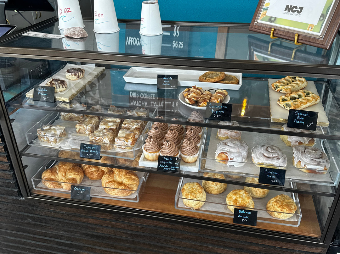 The Shelter Cove Oceanfront Inn主图