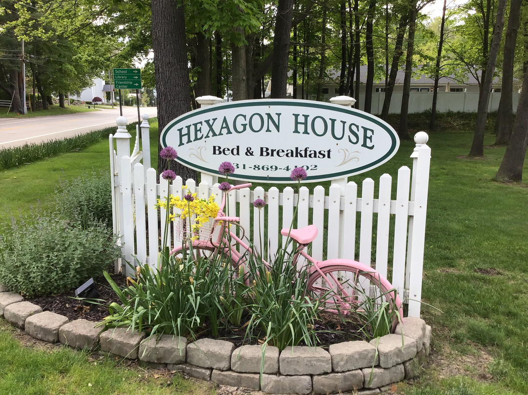 Hexagon House Bed and Breakfast主图