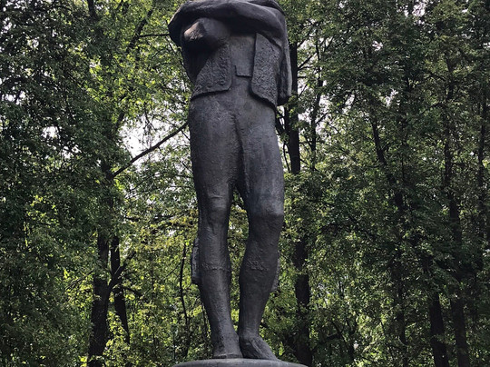 Fyodor Volkov Monument-雅罗斯拉夫必去景点