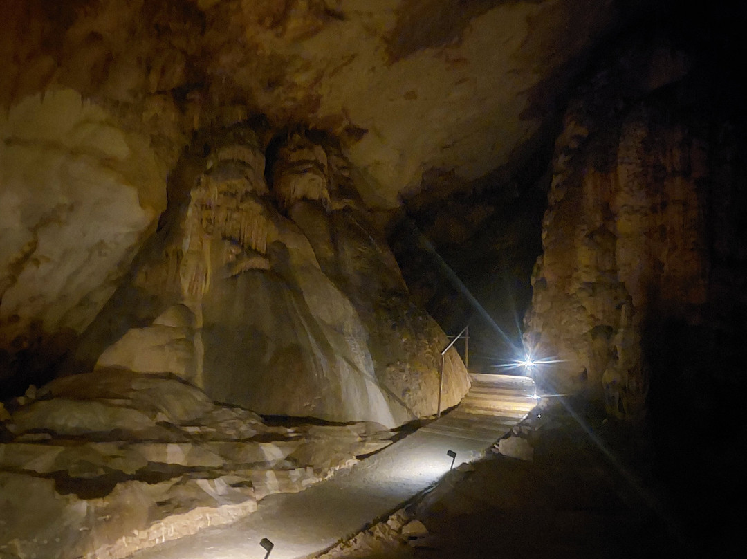 Grotte Saint-Marcel-Bidon必去景点