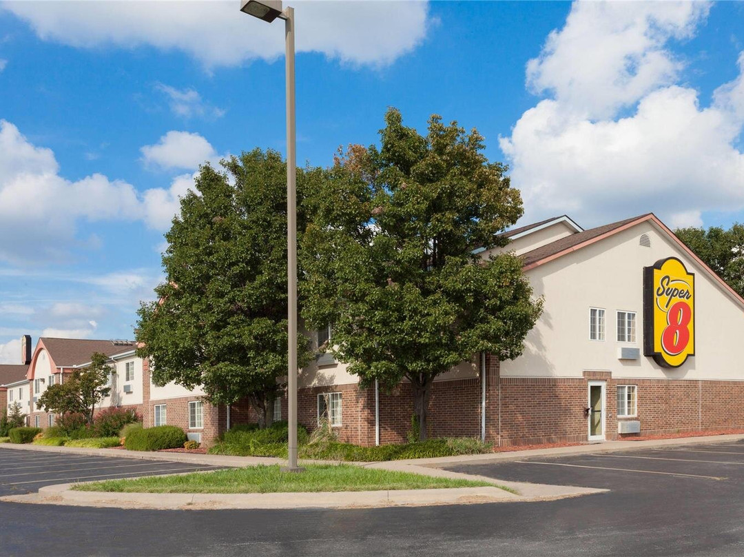 Super 8 by Wyndham Carthage