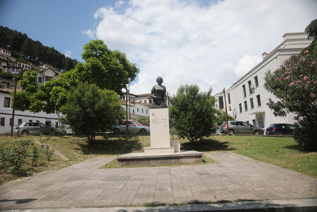Margarita Tutulani Monument Berat-培拉特必去景点