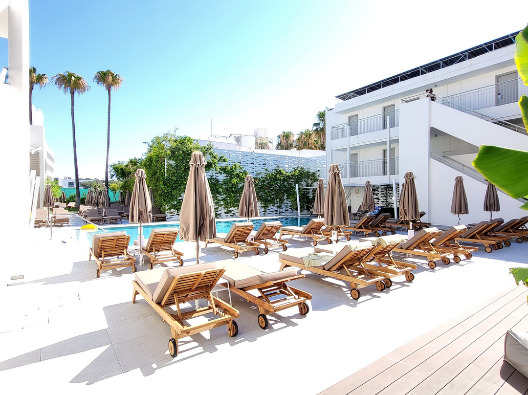 Nissi Park Hotel主图