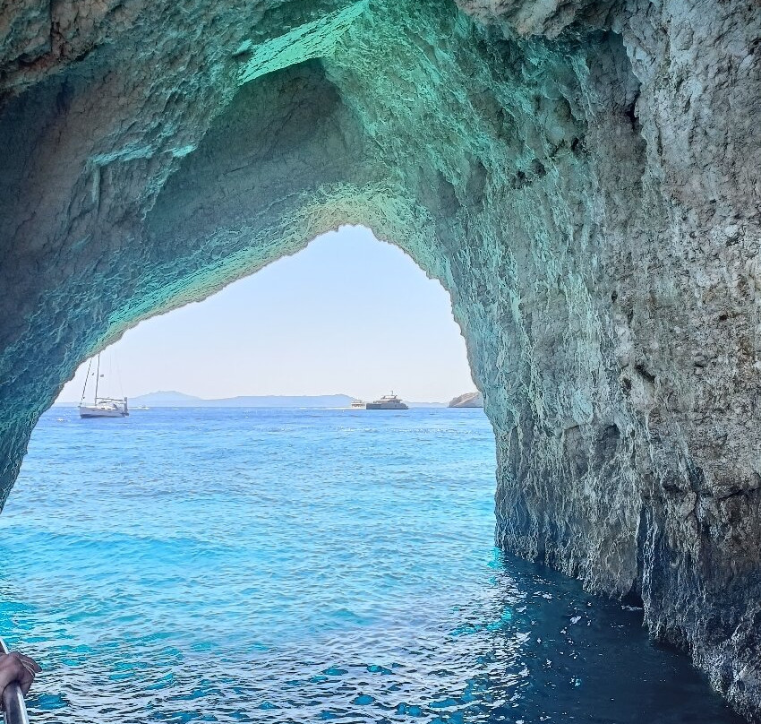 Theodosis Cruises-扎金索斯必去景点