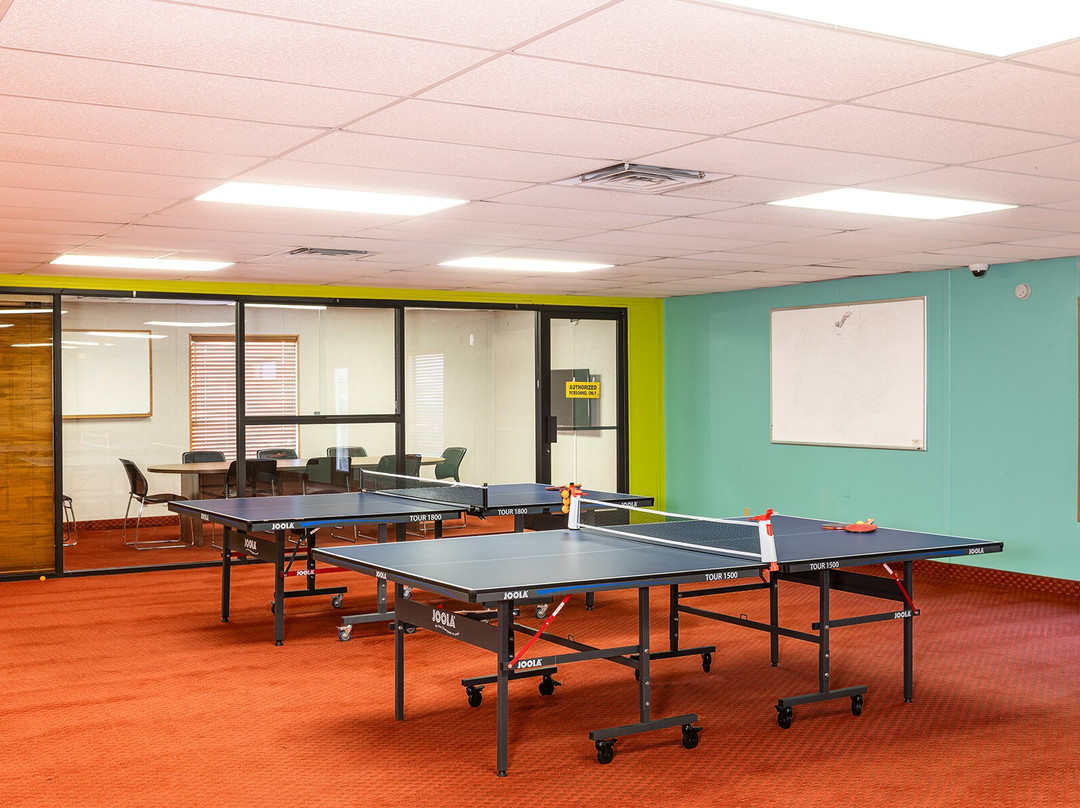 宁静峡谷悬崖酒店主图