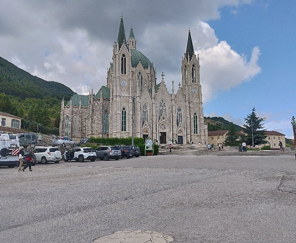 Santuario dell'Addolorata di Castelpetroso-Castelpetroso必去景点